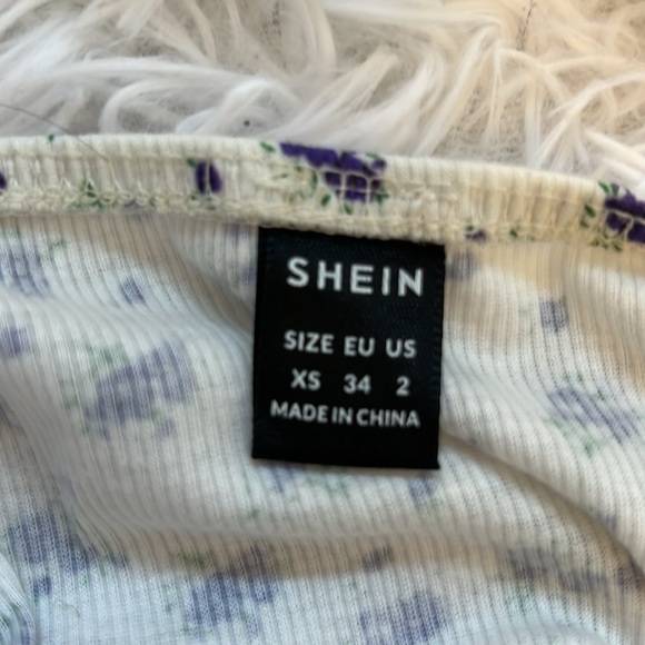 This is a shien floral dress in women's size xsmall - Picture 3 of 4